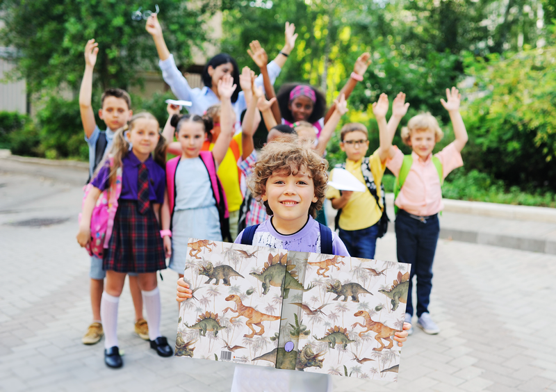 Friendly Fox Kinder Sammelordner Dinosaurier Erinnerungen Schule Ordner, Meine Schulzeit Portfolio Ordner, DIN A4 Ordner für 350 Seiten, Rückenbreite 5,6 cm